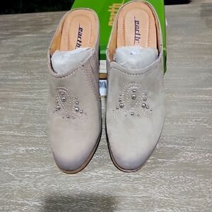 Earth Mendon Taupe Sz 7.5 D  Mules Stud Perforations 2" Heels